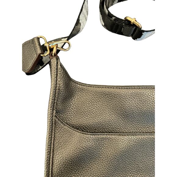 NWT Vegan Pebbled Faux Leather Bag with Adjustable Crossbody Guitar Strap - Picture 4 of 9